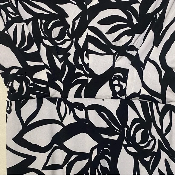 NWT  Maggy London Black and Cream Leaf Print Midi Dress Sz 4 - Picture 4 of 14